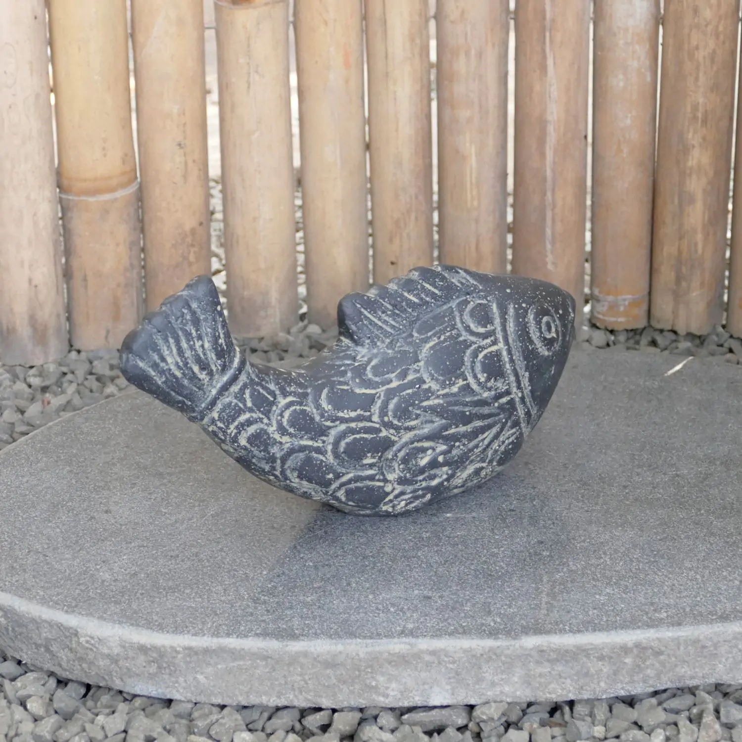 Product image 4 of the product “Fish, 28 cm L | Cast stone, handcrafted & coloured 28 cm”